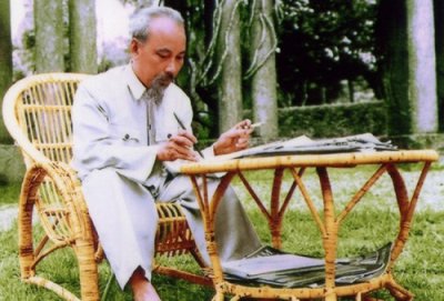 Kỷ niệm 131 năm Ngày sinh của Bác Hồ - Sáng ngời phong cách Hồ Chí Minh (19/5/1890 – 19/5/2021)