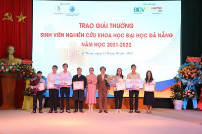 Nhóm sinh viên VKU với sản phẩm sử dụng trí tuệ nhân tạo xuất sắc đạt giải Ba - Giải thưởng Sinh viên nghiên cứu khoa học ĐHĐN năm học 2021-2022