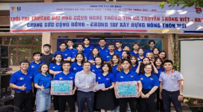 Đoàn công tác VKU thăm và tặng quà cho các chiến sĩ tình nguyện – Mùa hè xanh 2023 – Chung sức vì cộng đồng