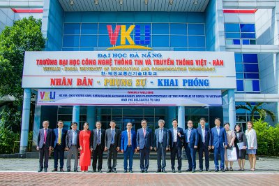 Đại sứ đặc mệnh toàn quyền Đại Hàn Dân Quốc tại Việt Nam Choi Youngsam thăm và làm việc về định hướng phát triển VKU trở thành trường đại học hàng đầu Việt Nam và xếp hạng quốc tế